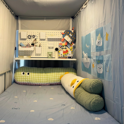 大葱侧睡玩手机长条枕