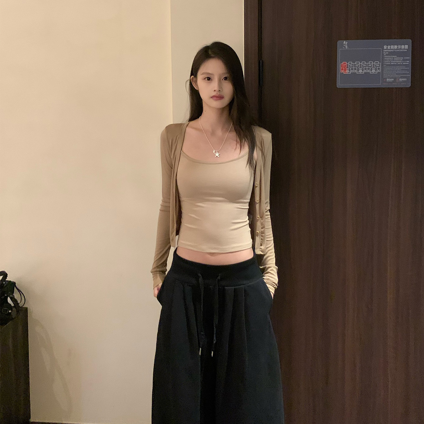 E7Q8 超牛显瘦韩系纯欲风修身吊带开衫两件套女休闲日常打底上衣图片