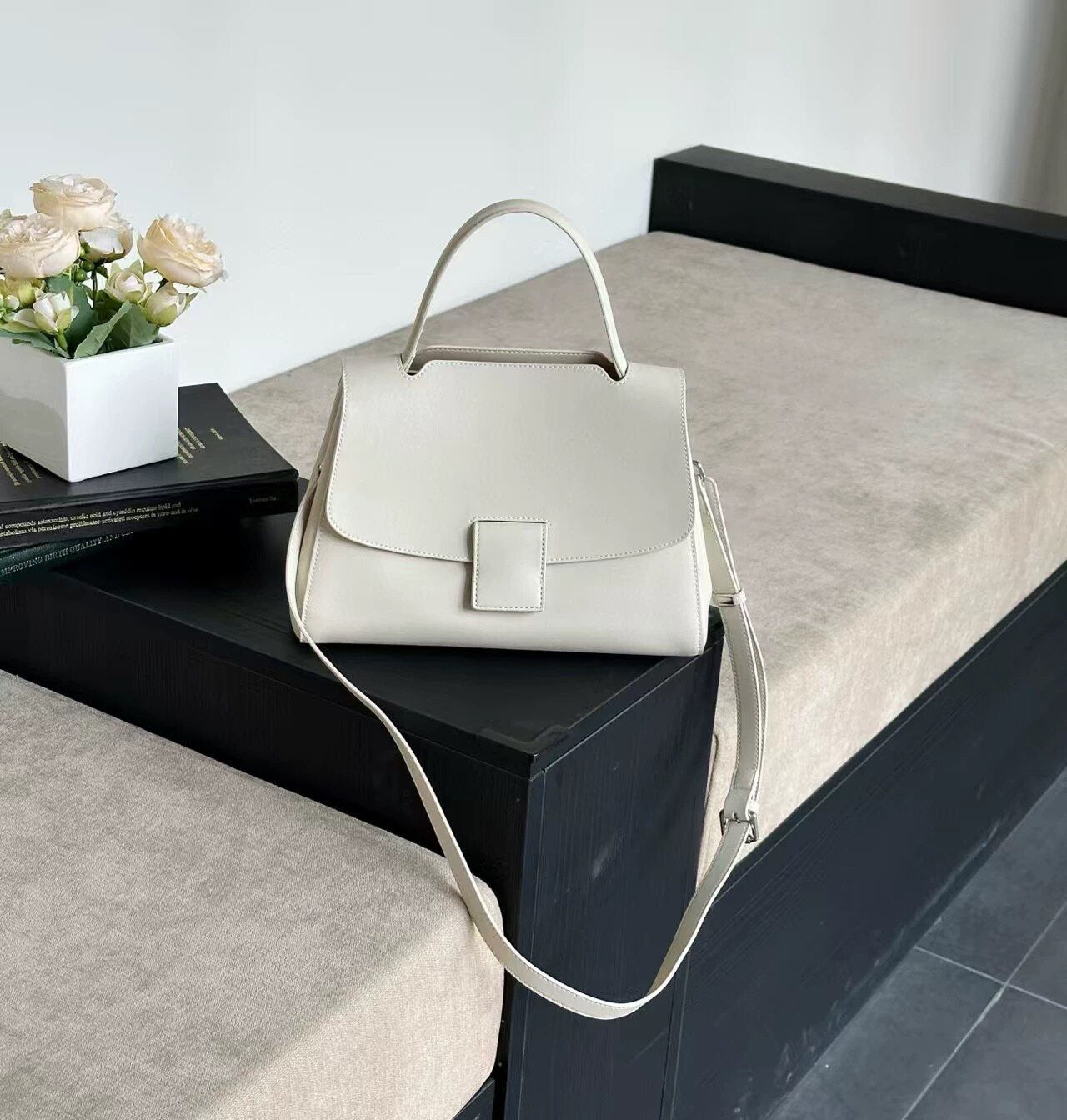 2026新款时尚真皮手提包轻奢小众设计单肩斜挎包高级感通勤牛皮包