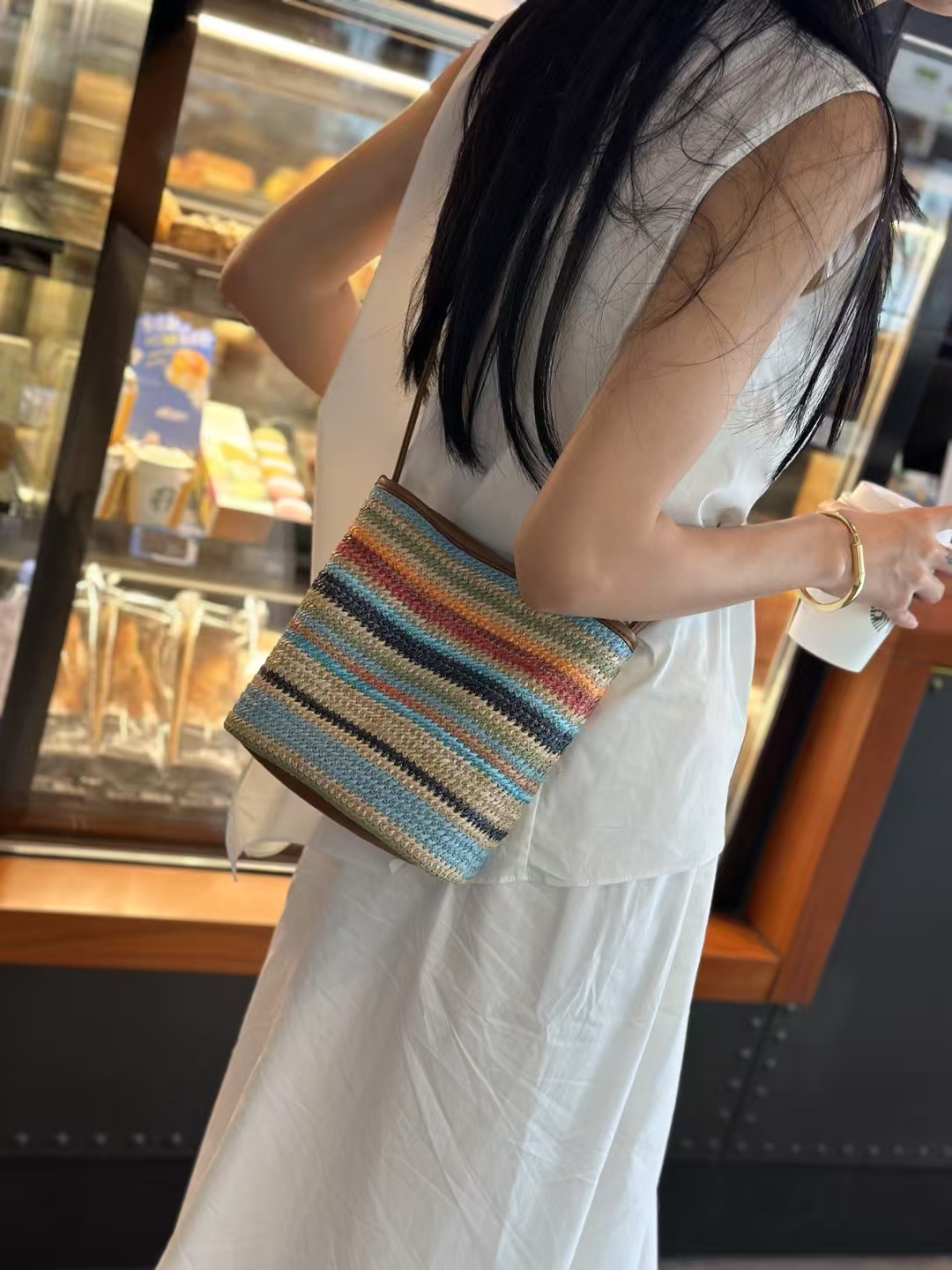拉菲草编包女2025新款沙滩水桶包