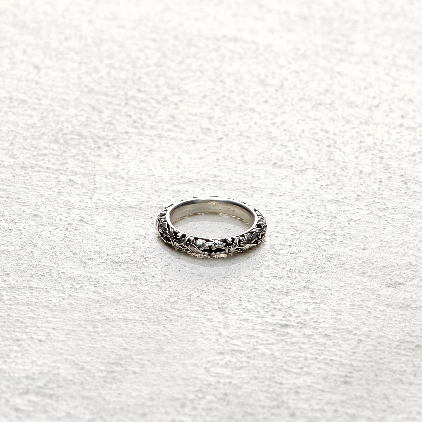 Apt 26SS 银质 金色雕花戒指