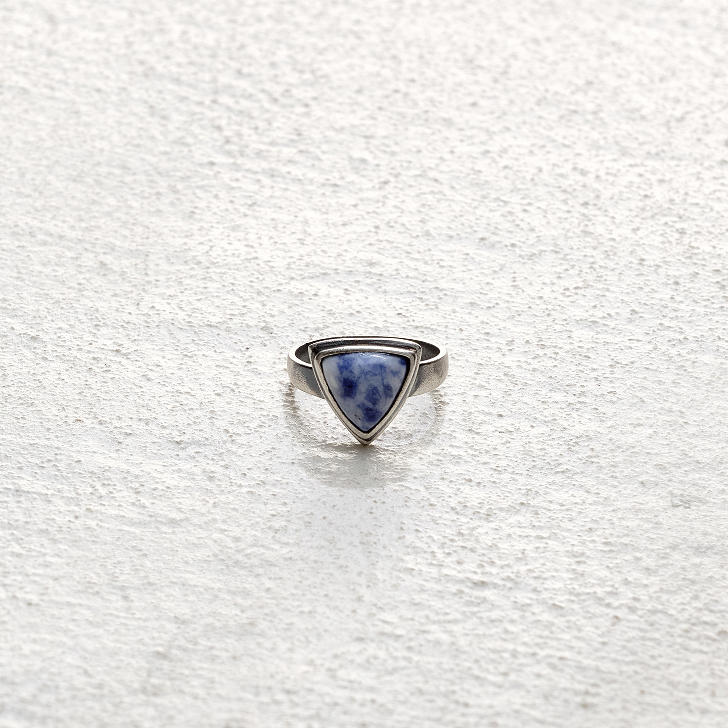 Apt 26SS 蓝纹三角宝石戒指