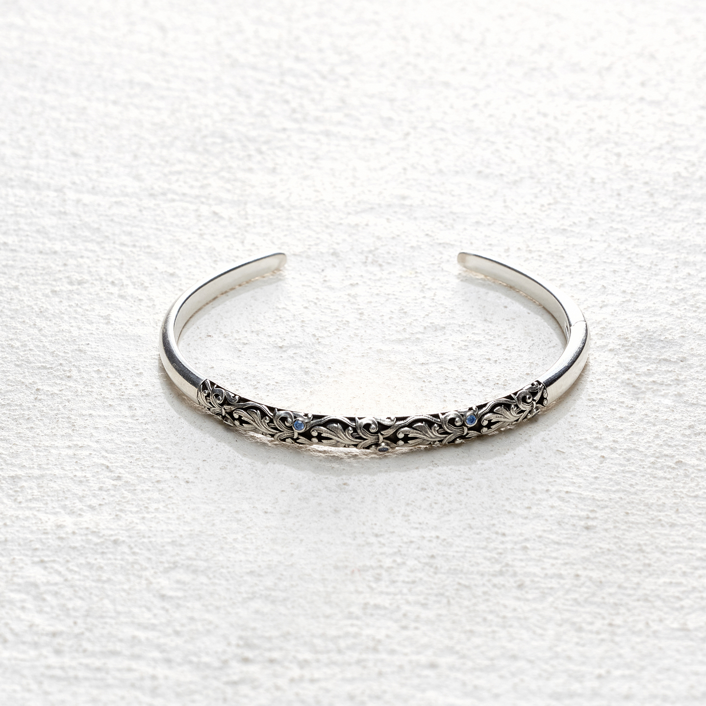 Apt 26SS 复古雕刻手镯