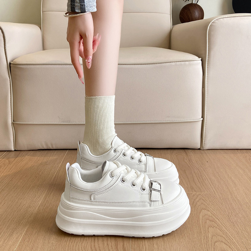 厚底增高小白鞋女款2026新款秋季通勤百搭学生运动休闲板鞋子女鞋