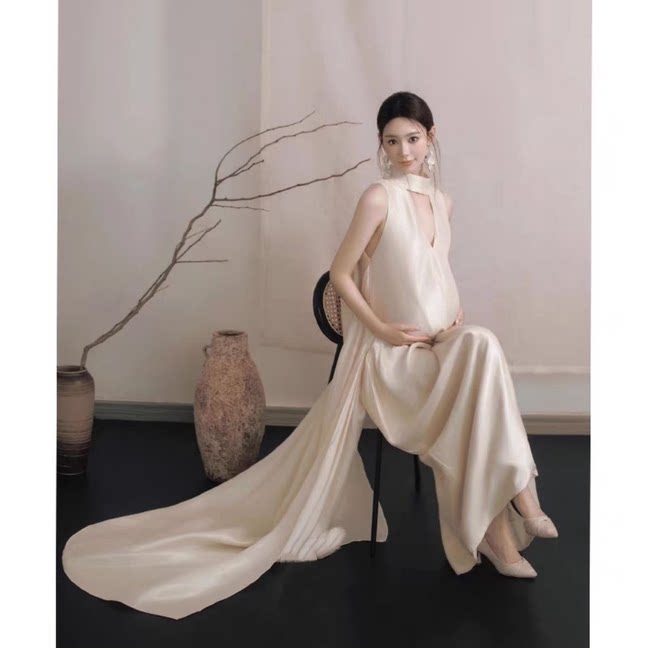 2025影楼新款法式光泽感香槟色露背礼服裙大肚孕妈艺术写真照服饰