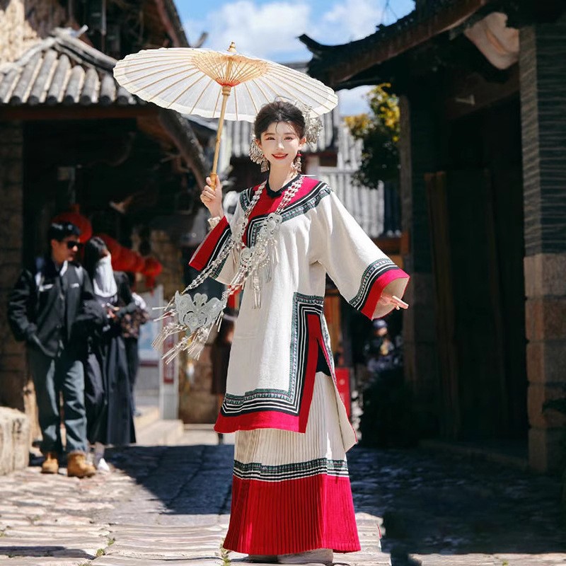 苗疆少女彝族甜美民族风云南少数民族服装女写真拍照影楼摄影服饰