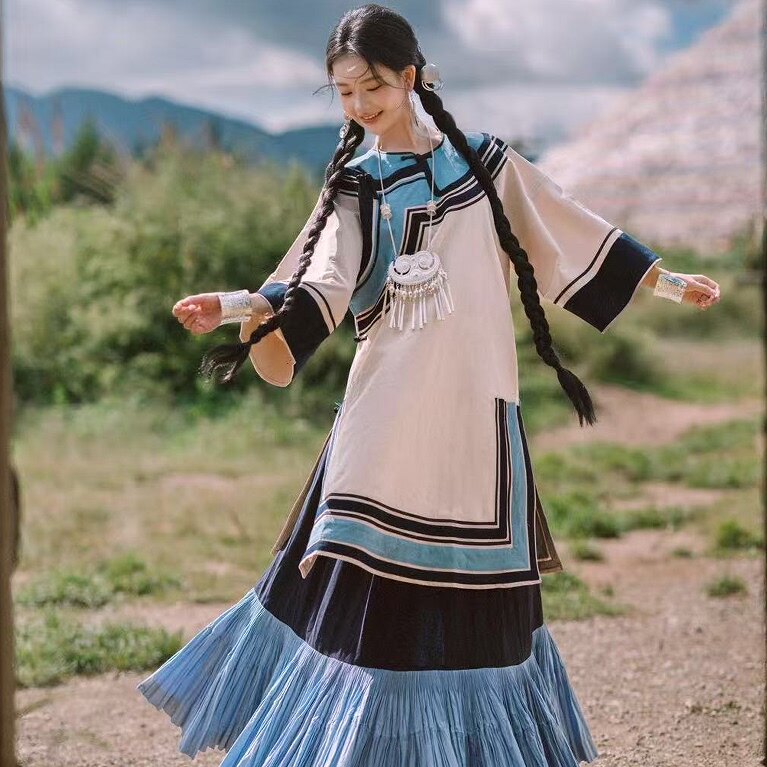 彝族新款服饰民族风服装少数民族套装火把节凉山旅拍写真摄影女装