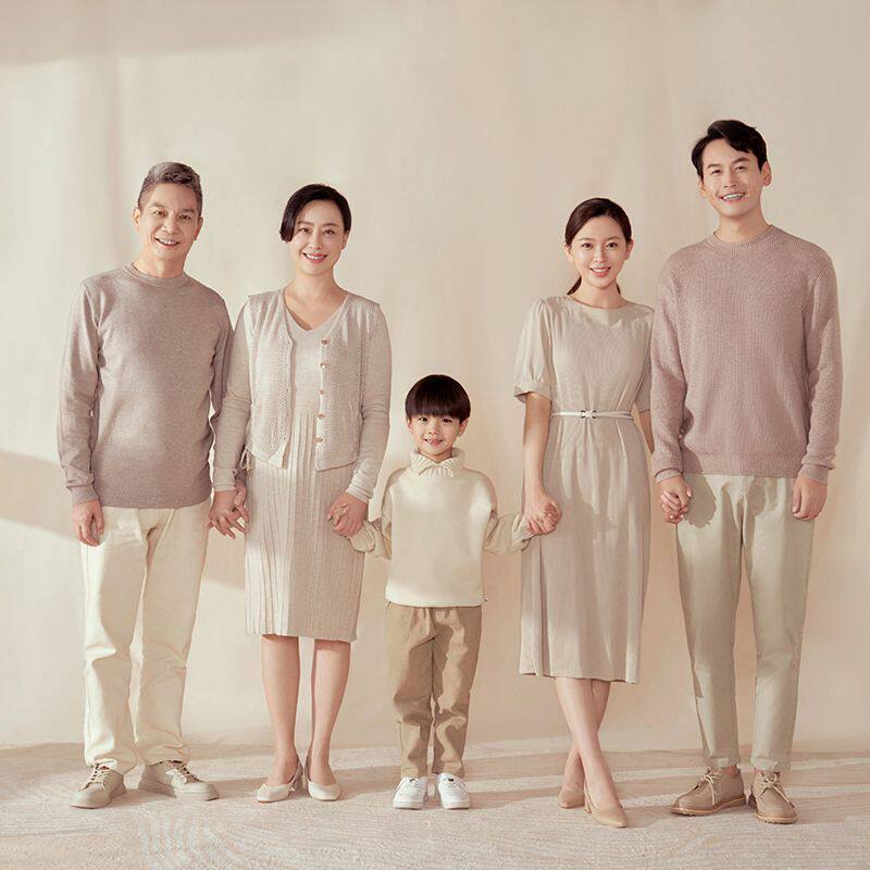 2025新款影楼全家福主题亲子服装家庭一家六口毛衣针织衫写真套装
