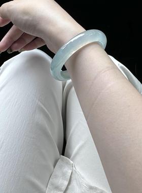 冰肌凝露冰蓝玉石手镯女款起刚