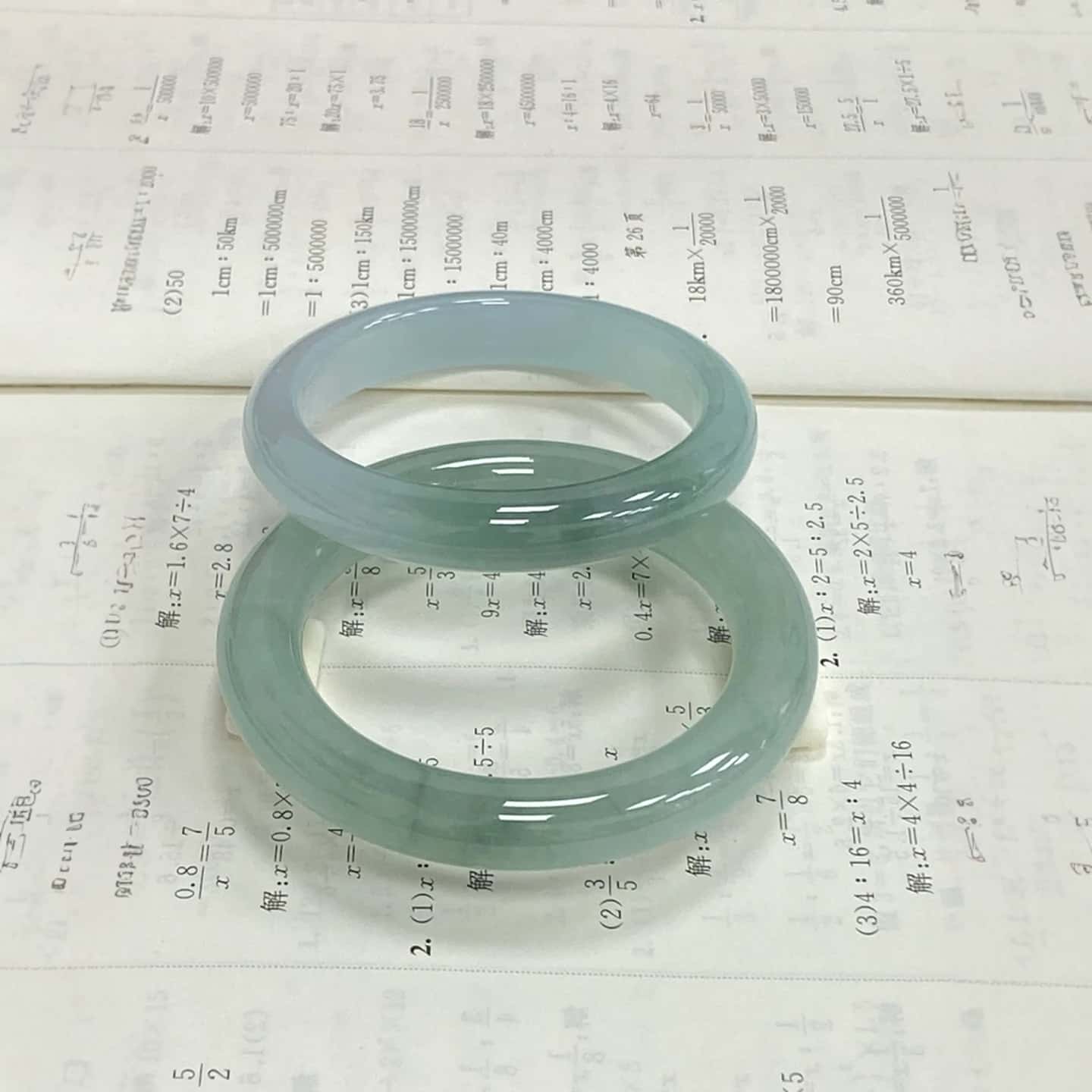 冰种翡翠手镯飘花玉手镯油青缅甸玉镯正圈阳绿轮胎款圆条翡翠处理