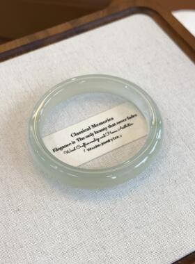 清新浅绿冰种玉石手镯女款送礼