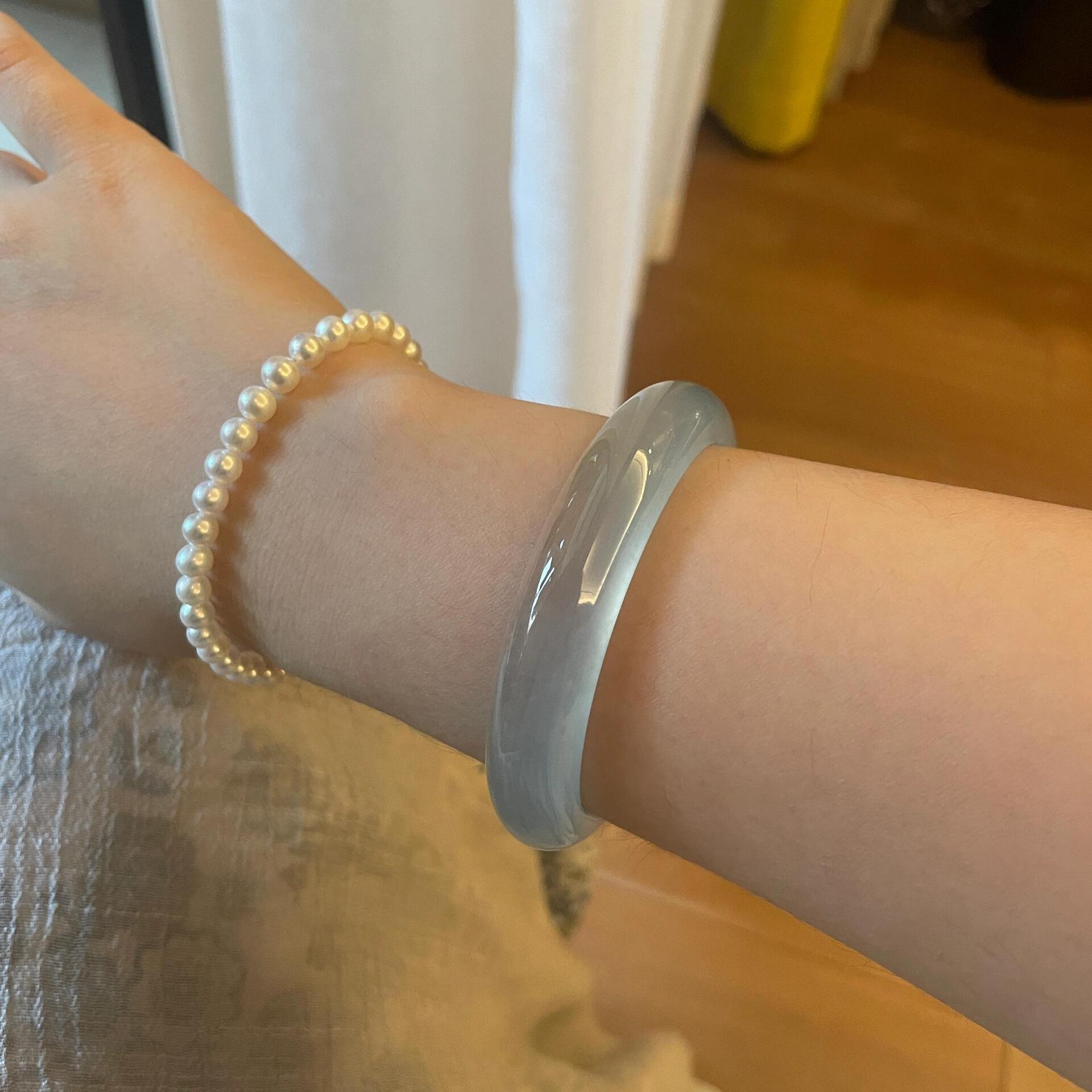 高冰种玉手镯女淡蓝色玉镯子