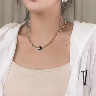 复古字母R锁骨项链 韩国朴夫人同款法式高品质轻奢圆吊坠颈链