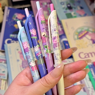 小猪佩奇系列日本KOKUYO国誉peppa pig联名中性笔高颜值顺滑按动笔子弹头0.5黑笔可换替芯学生用考试刷题笔