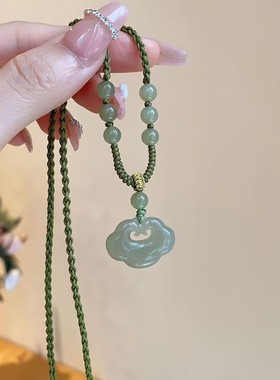 和田色祥云锁吊坠男女款新中式吉祥如意平安护身锁高级感项链