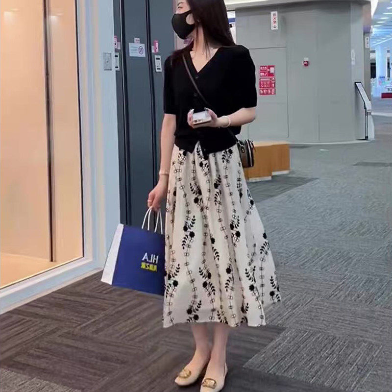 夏装搭配一整套女2026新款裙子洋装腰裙套装碎花半身长裙两件套