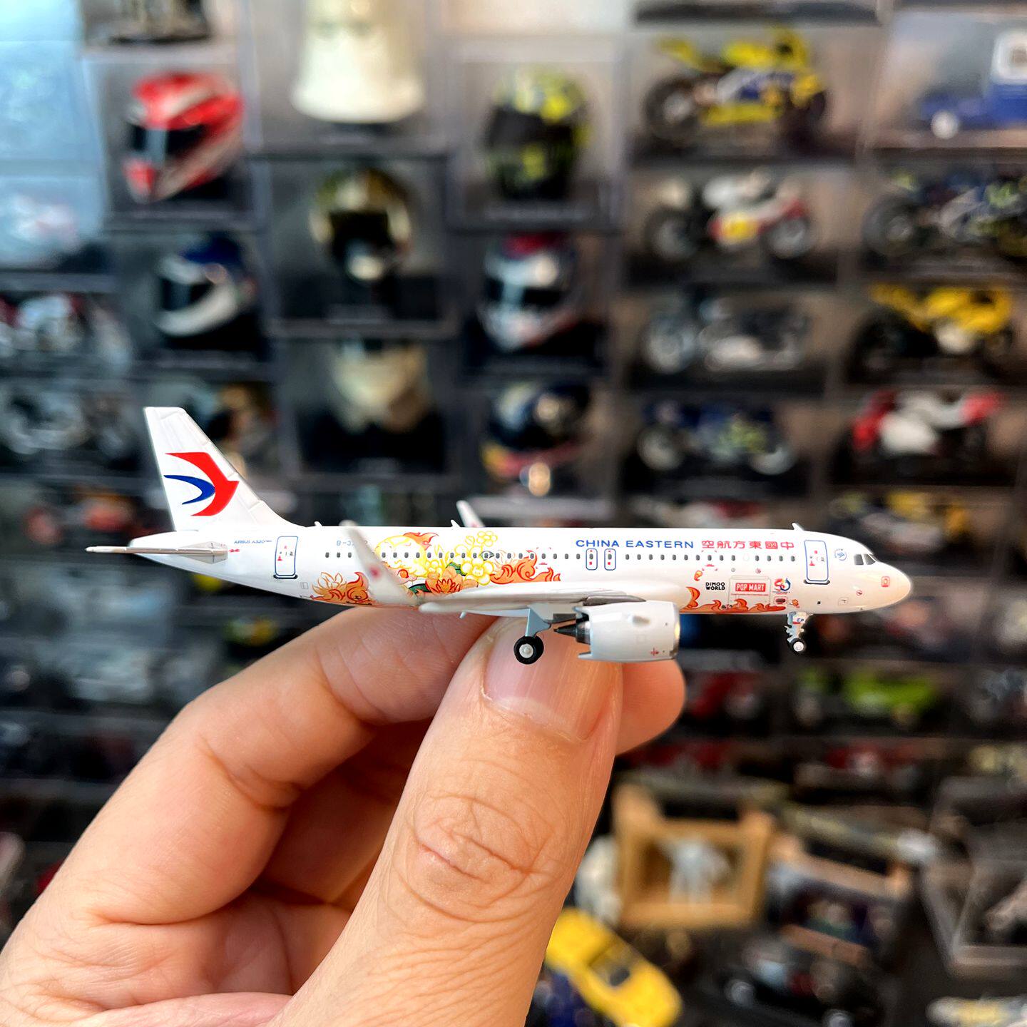 1：400比例合金飞机泡泡玛特A320东航中泰50周年有天线精装版藏品