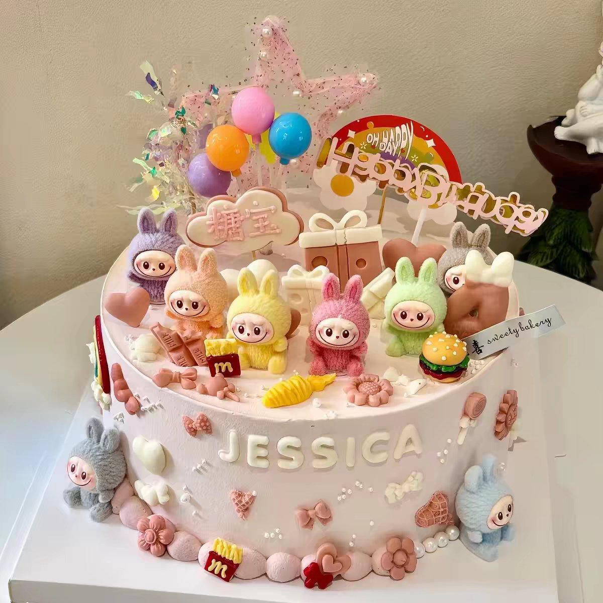 网红拉布布labubu蛋糕装饰摆件坐姿小兔子儿童生日烘焙装扮插件