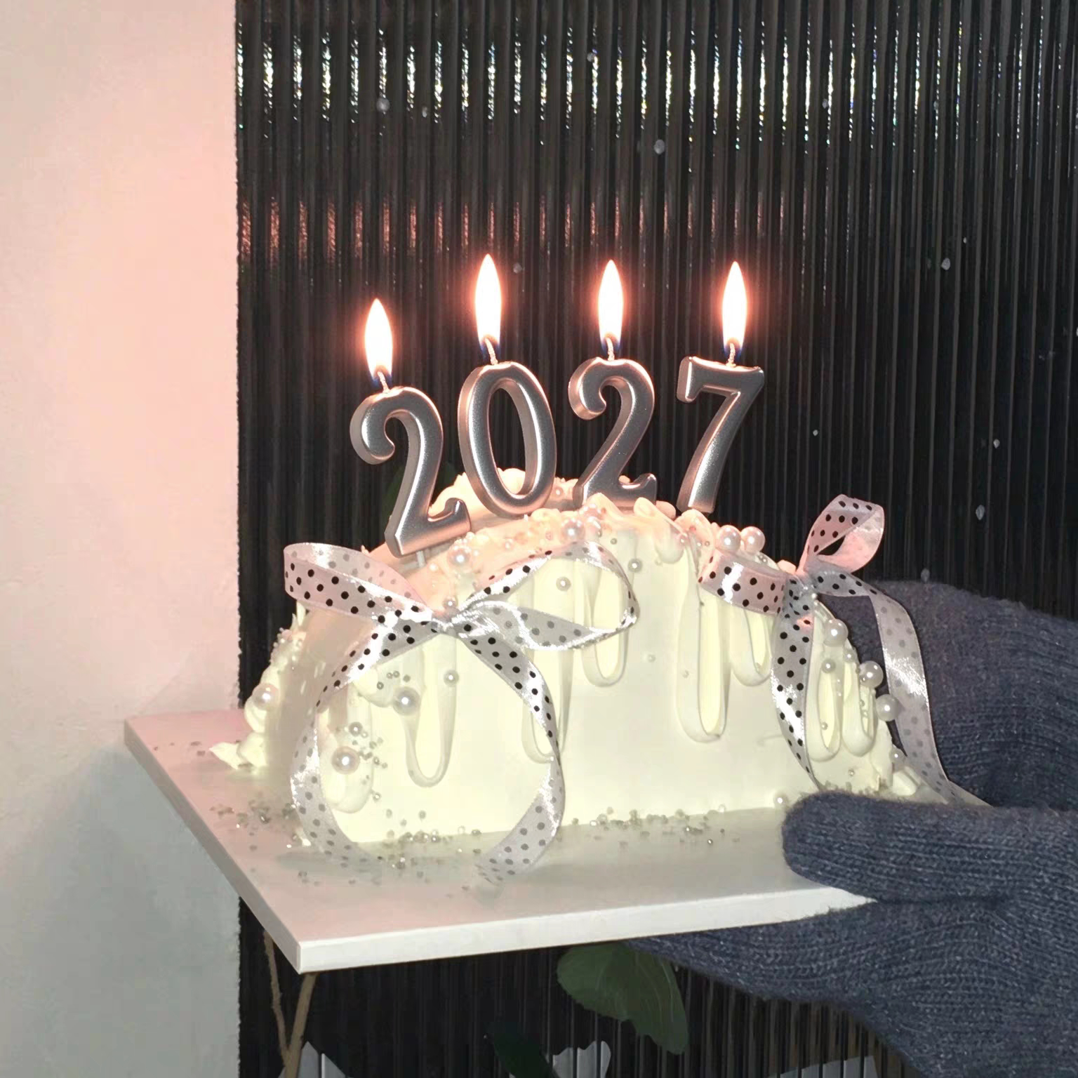 2027跨年蛋糕装饰除夕新年银色数字蜡烛波点丝带彩生日蛋糕装饰