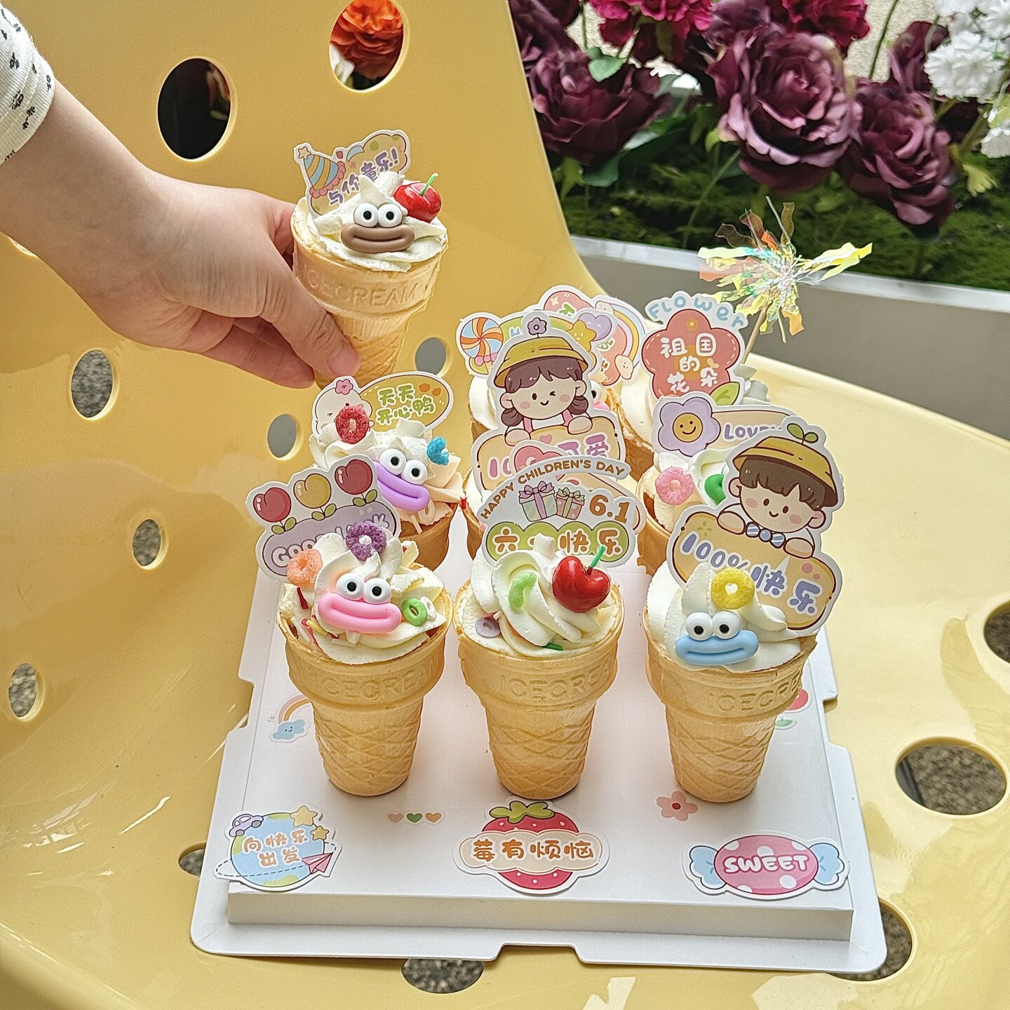六一儿童节冰淇淋甜筒蛋糕装饰卡通男孩女孩搞怪香肠嘴甜品台摆件