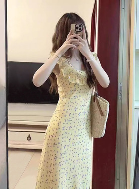 海边度假黄色小飞袖吊带碎花连衣裙子女夏季2025新款流行爆款长裙
