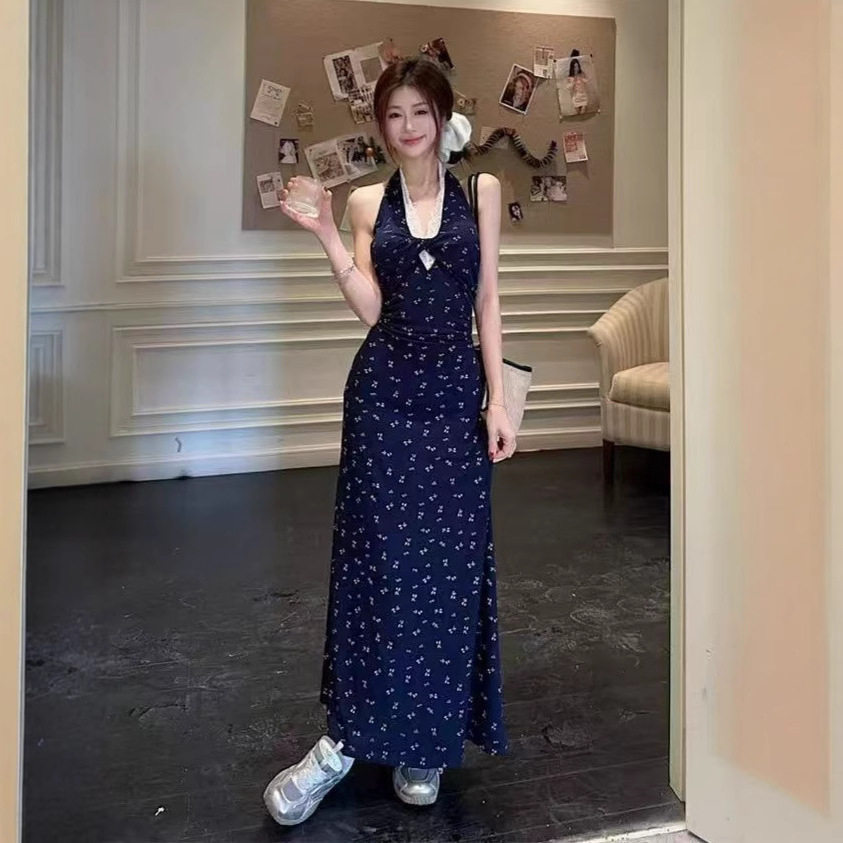 大码胖MM海边度假风碎花挂脖连衣裙女夏季新款收腰蕾丝拼接长裙子