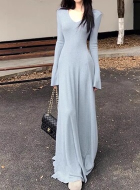 {羊城故事}法式甜美杏色v领连衣裙女冬季新款设计感时尚百搭长裙