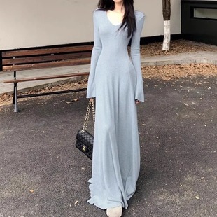 {羊城故事}法式甜美杏色v领连衣裙女冬季新款设计感时尚百搭长裙