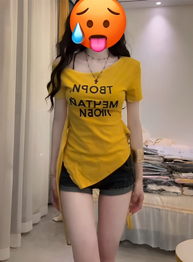 美式辣妹字母印花黄色斜肩短袖T恤女夏季不规则收腰绑带露肩上衣
