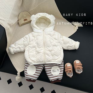 婴儿冬装外套衣服男女宝宝冬季轻薄绗线白色羽绒服可爱连帽上衣潮