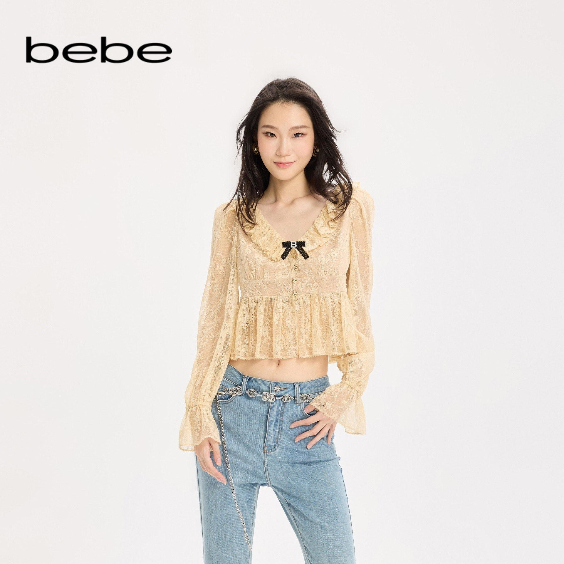 bebe女士千金风杏色荷叶边领口泡泡袖设计抽褶上衣380105图片