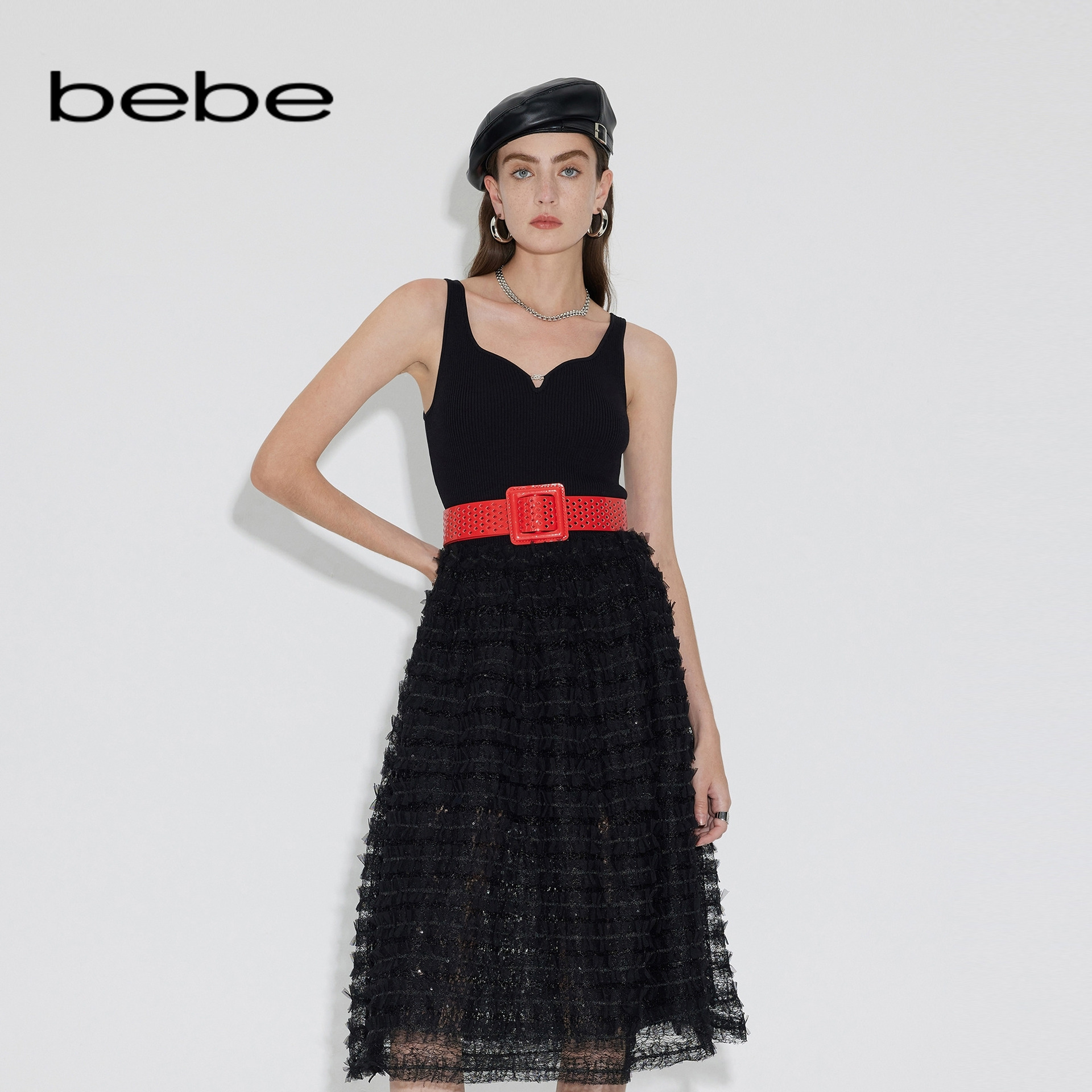 bebe春夏系列女中长款蕾丝纯色气质晚宴拼接针织连衣裙150004