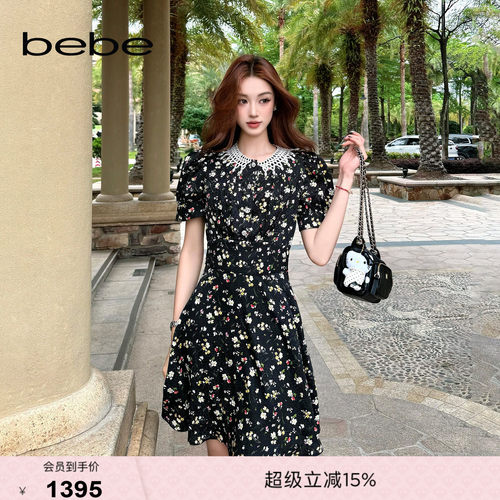 bebe2026年夏季新款女士含桑蚕丝印花仿珍珠领修身连衣裙250001