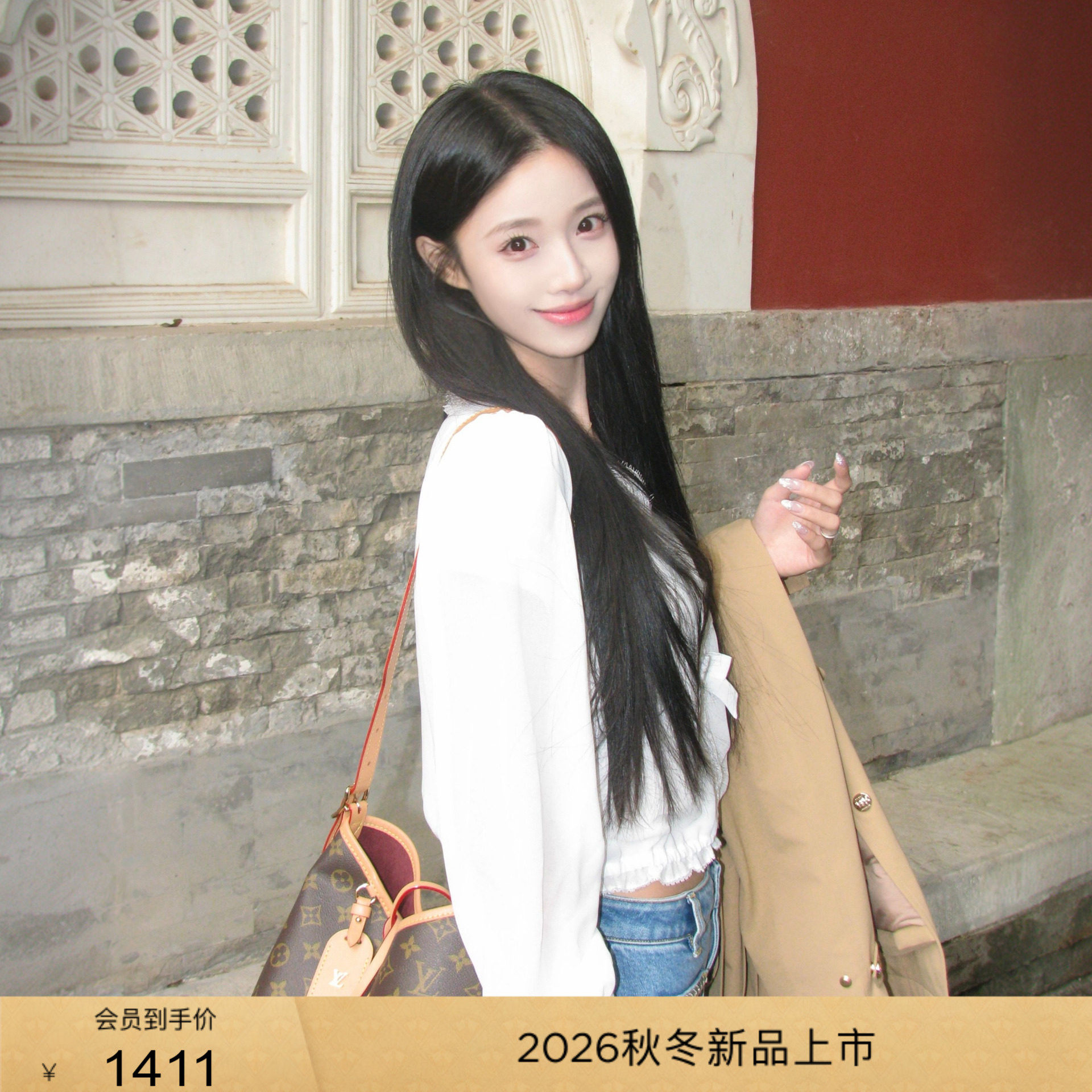 bebe2026秋季新款女士温柔法式雪纺V领蕾丝花边上衣380101