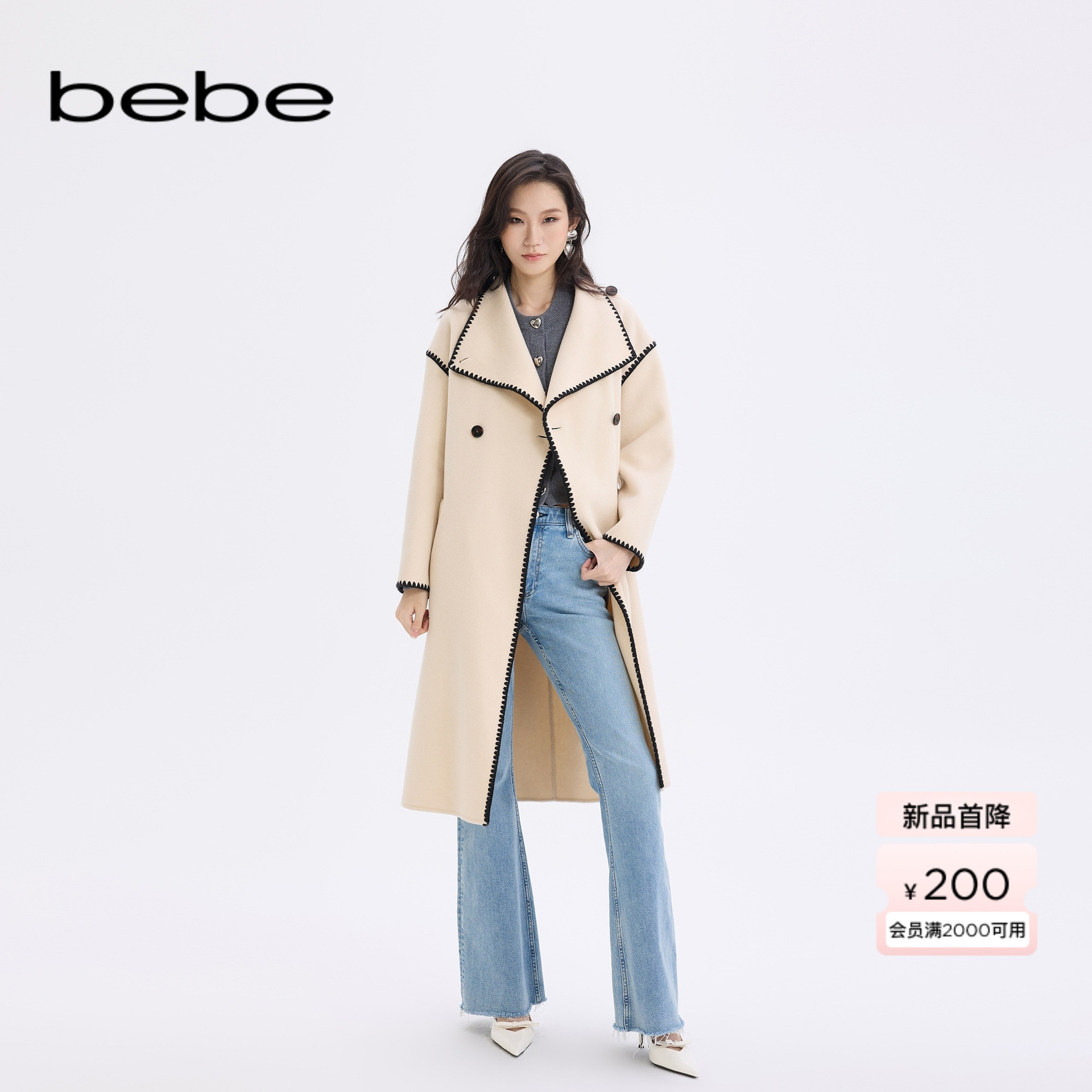 bebe2025秋冬新款女士高智淡人风翻领拼色含绵羊毛大衣372103