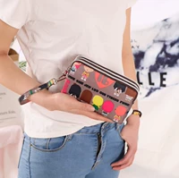 Коричневая девушка -не плечо