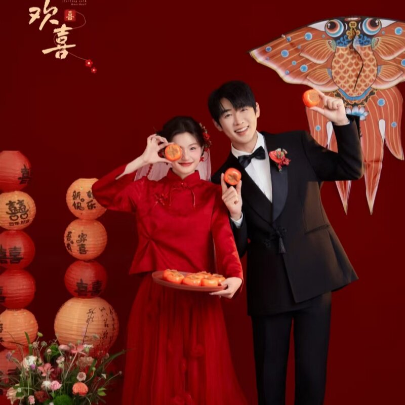 新中式婚纱照红色喜嫁风摄影道具手拿柿子旗袍写真拍照道具