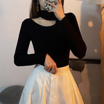 性感黑色半高领打底衫女设计感小众镂空露肩毛衣秋冬挂颈针织上衣
