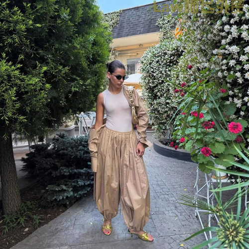 Sexybacklessslimwomen'ssatindr