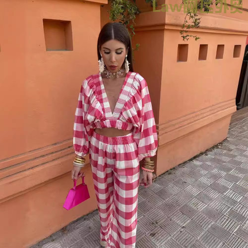 Sexybacklessslimwomen'ssatindr