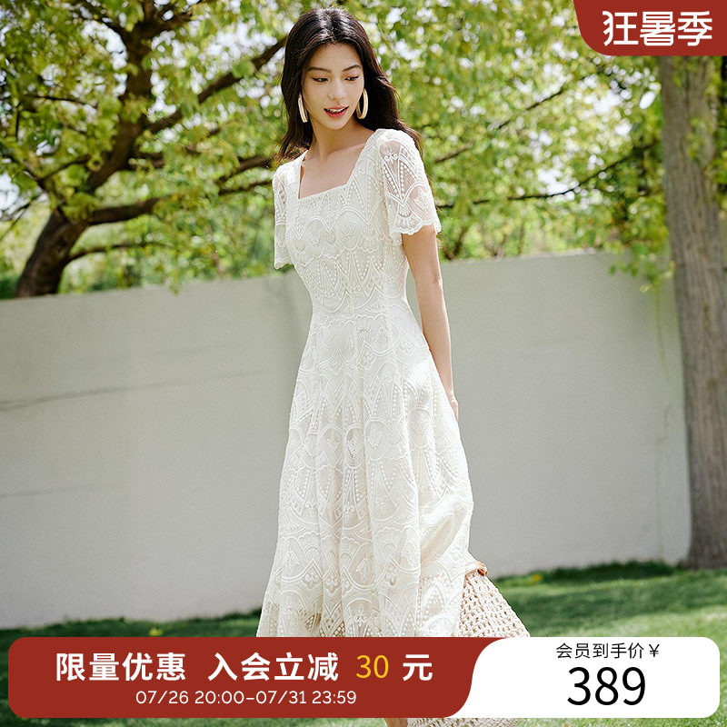 衣香丽影重工白色蕾丝绣花连衣裙女2026夏装新款法式方领中长裙子