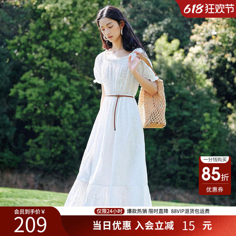 衣香丽影镂空连衣裙女2026年夏装法式一字领小白裙子