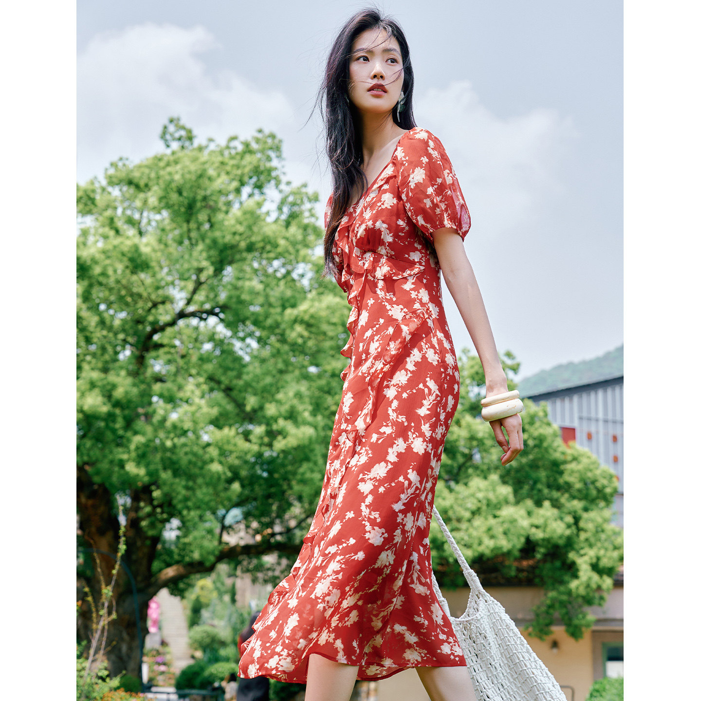 衣香丽影红色方领碎花连衣裙女2026年夏装新款氛围感法式大摆裙子