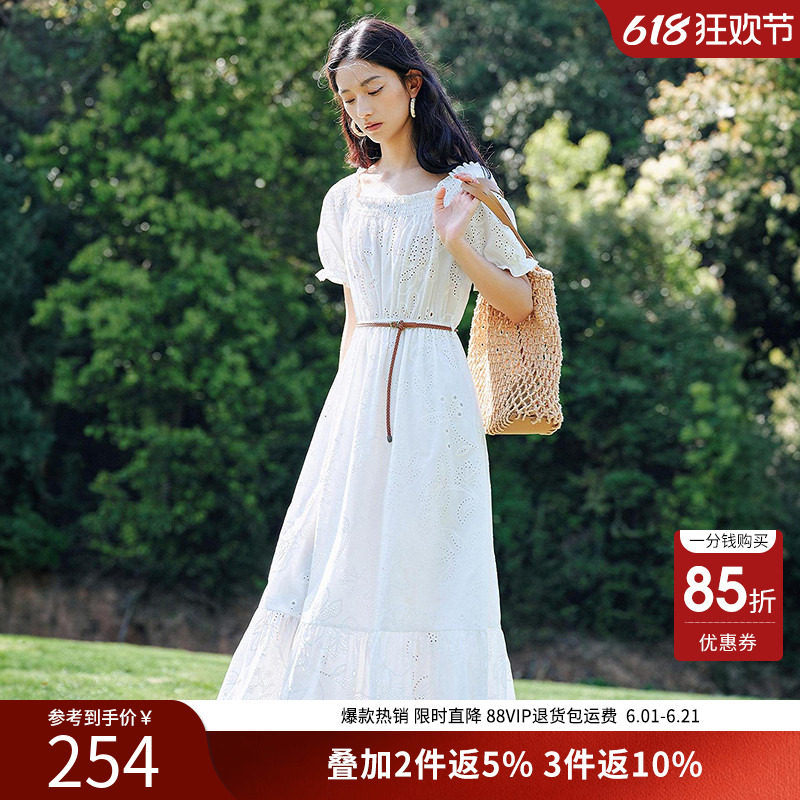 衣香丽影镂空连衣裙女2026年夏装法式一字领小白裙子