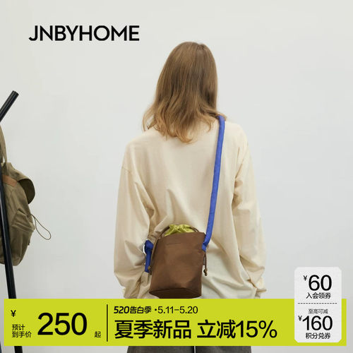 江南布衣斜跨运动通勤休闲包包