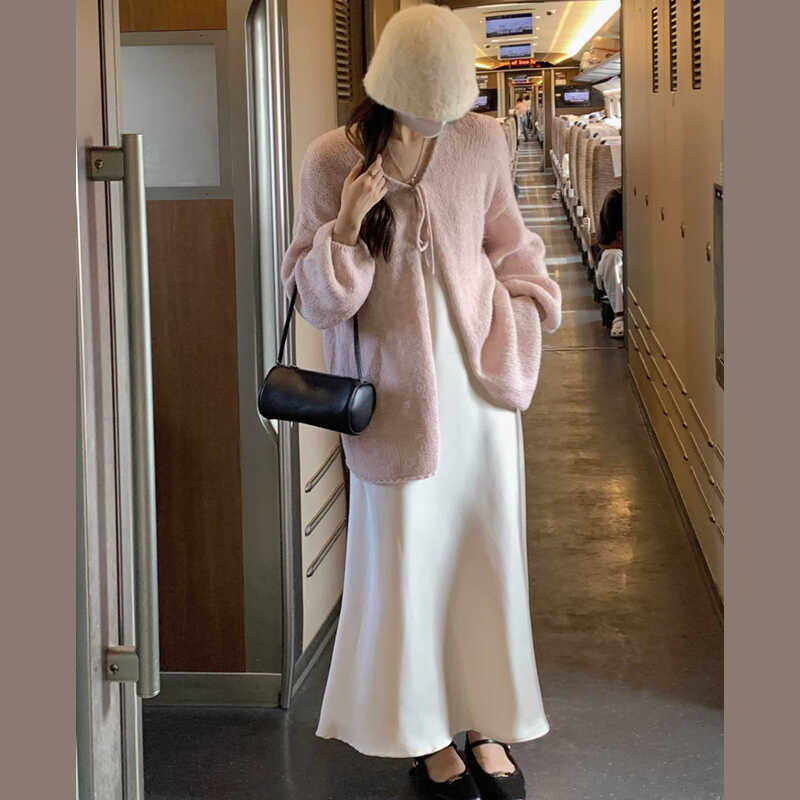 温柔风孕妇秋冬季软糯外套时尚高级感缎面醋酸吊带裙法式连衣裙女