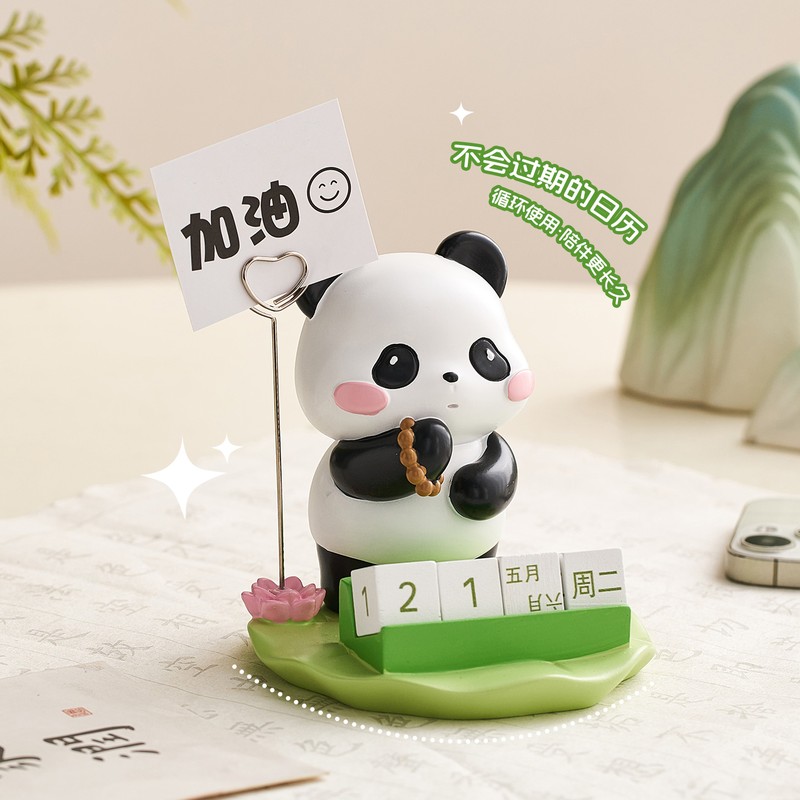 国潮可爱熊猫桌面摆件
