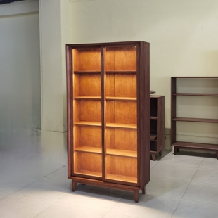 胡桃木色实木玻璃柜储物收纳柜餐边柜侘寂风老料酒柜书柜茶空间