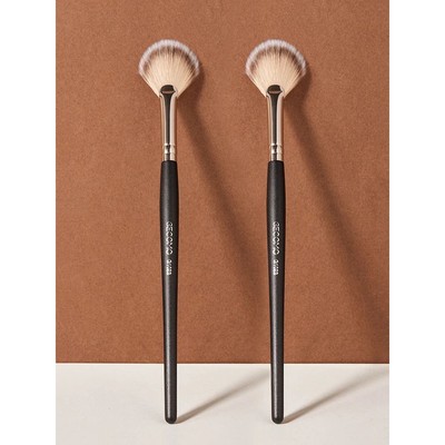 Powder blusher high gloss brush, soft hair, no powder, easy