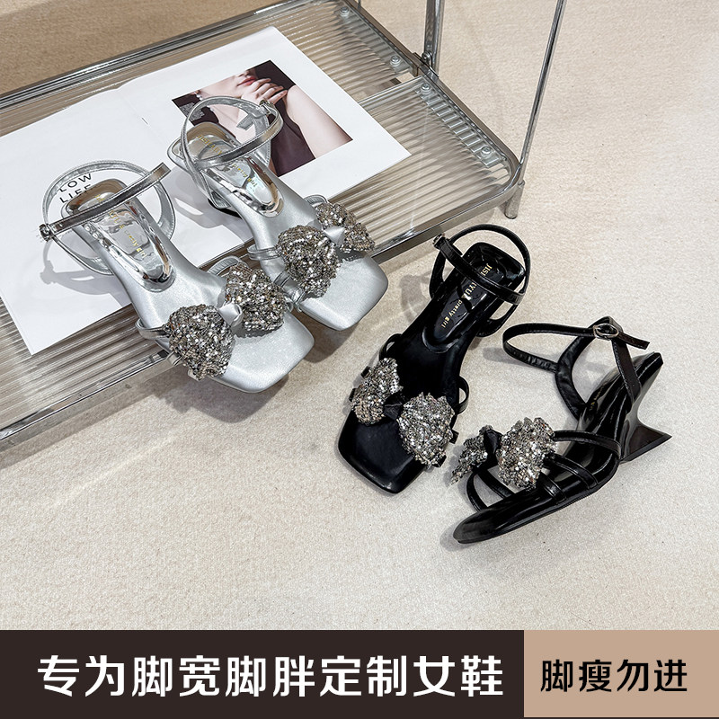 宽胖脚大码水钻蝴蝶结一字凉鞋